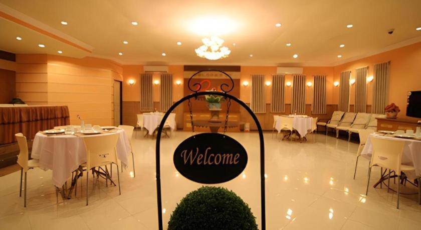 Blitar Patria Palace Hotel מראה חיצוני תמונה