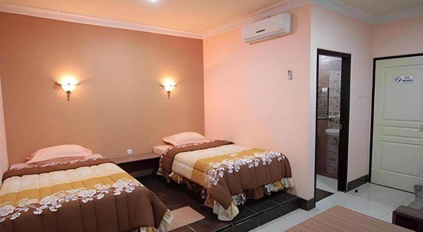 Blitar Patria Palace Hotel מראה חיצוני תמונה