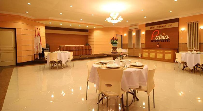Blitar Patria Palace Hotel מראה חיצוני תמונה