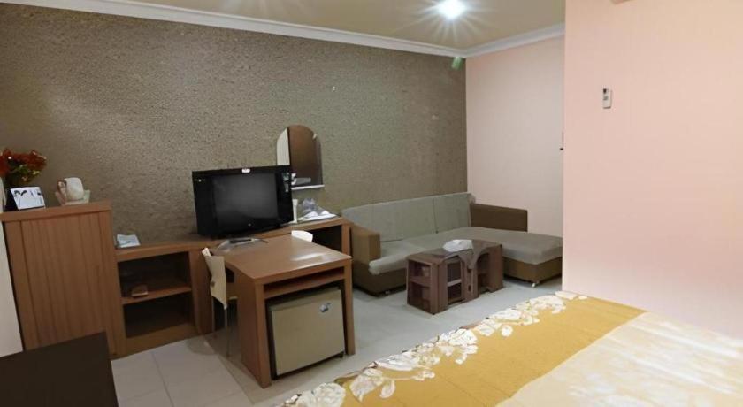 Blitar Patria Palace Hotel מראה חיצוני תמונה
