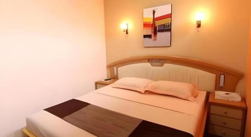 Blitar Patria Palace Hotel מראה חיצוני תמונה