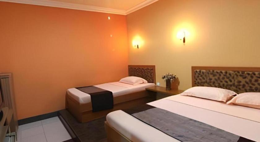 Blitar Patria Palace Hotel מראה חיצוני תמונה