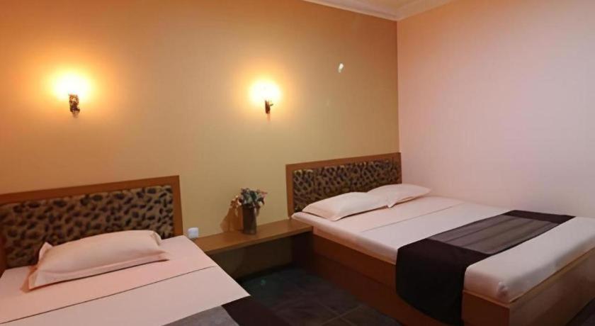 Blitar Patria Palace Hotel מראה חיצוני תמונה