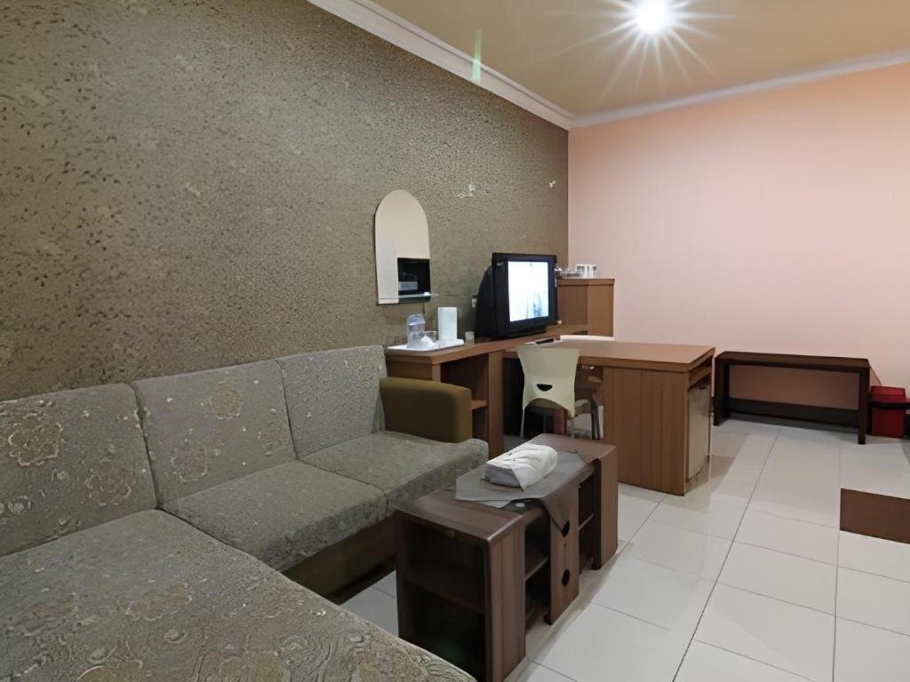 Blitar Patria Palace Hotel מראה חיצוני תמונה