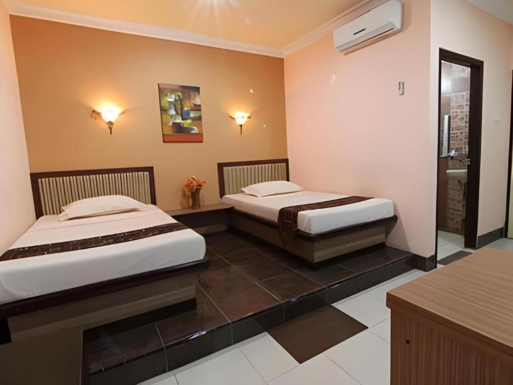 Blitar Patria Palace Hotel מראה חיצוני תמונה