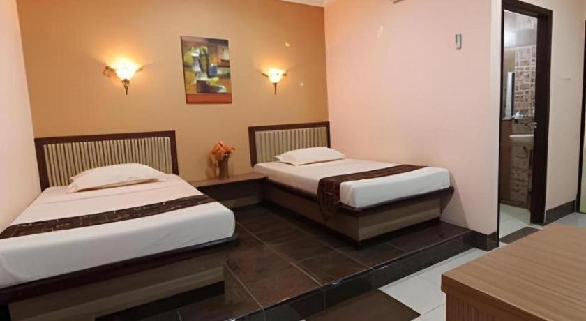 Blitar Patria Palace Hotel מראה חיצוני תמונה