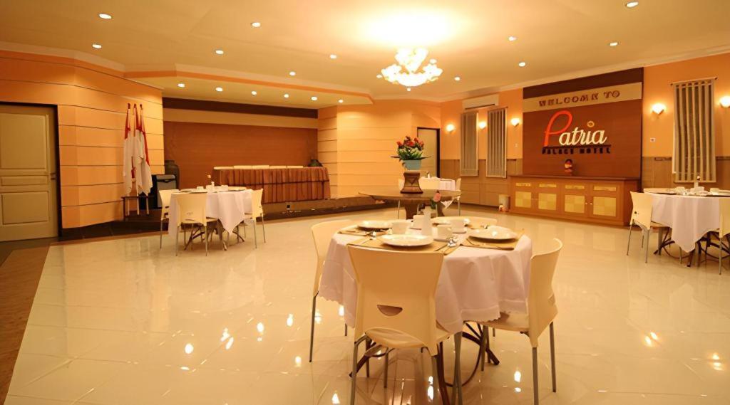 Blitar Patria Palace Hotel מראה חיצוני תמונה