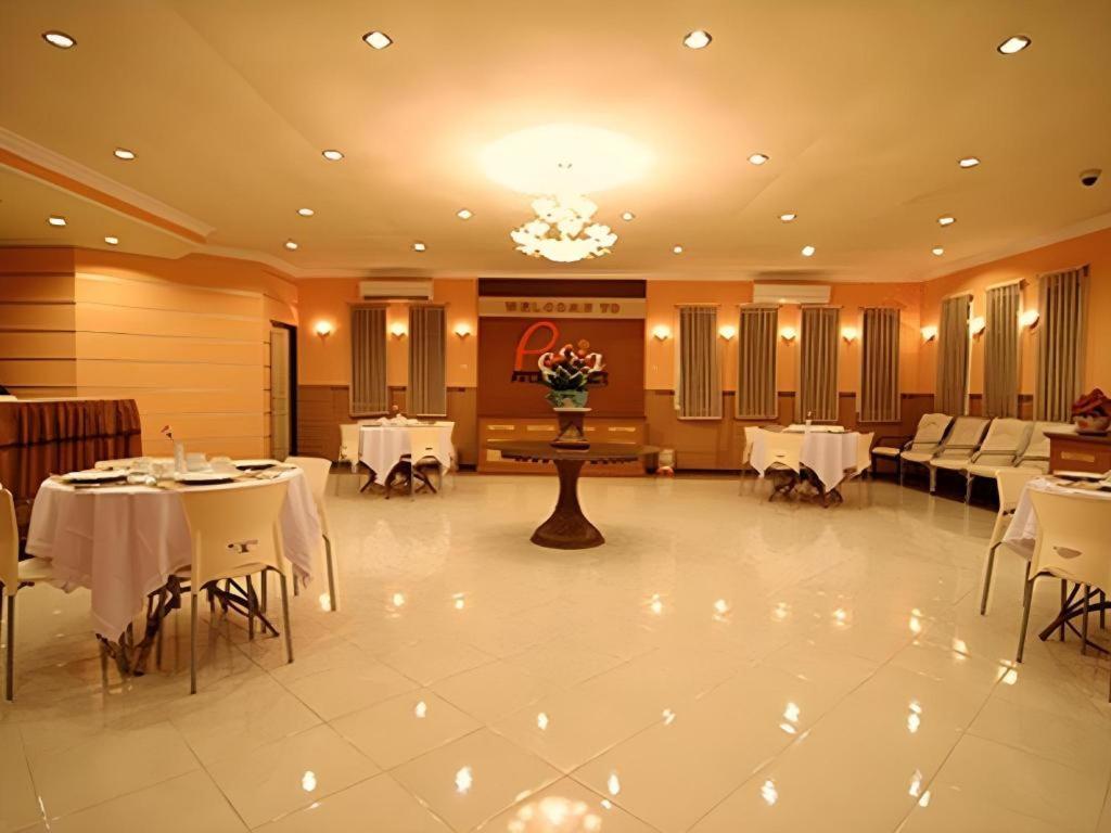 Blitar Patria Palace Hotel מראה חיצוני תמונה