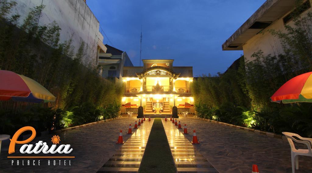 Blitar Patria Palace Hotel מראה חיצוני תמונה