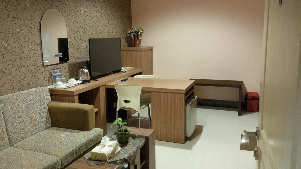 Blitar Patria Palace Hotel מראה חיצוני תמונה