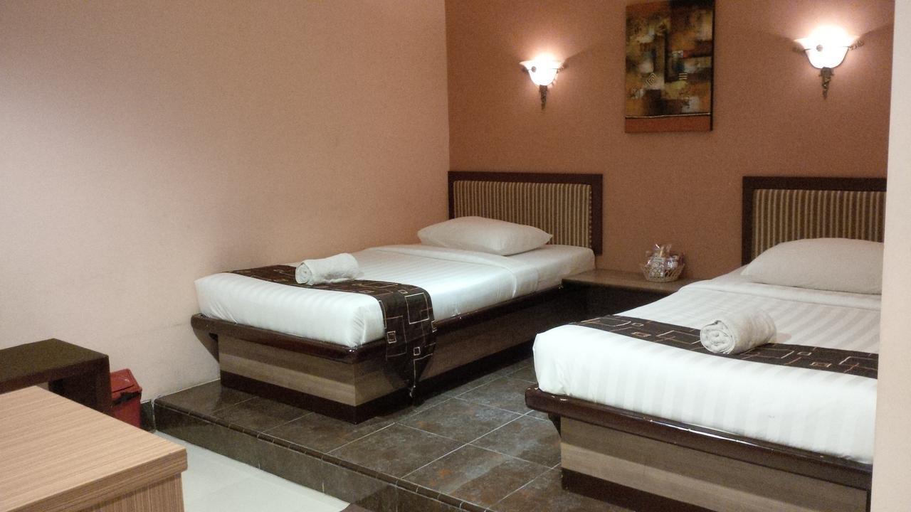 Blitar Patria Palace Hotel חדר תמונה